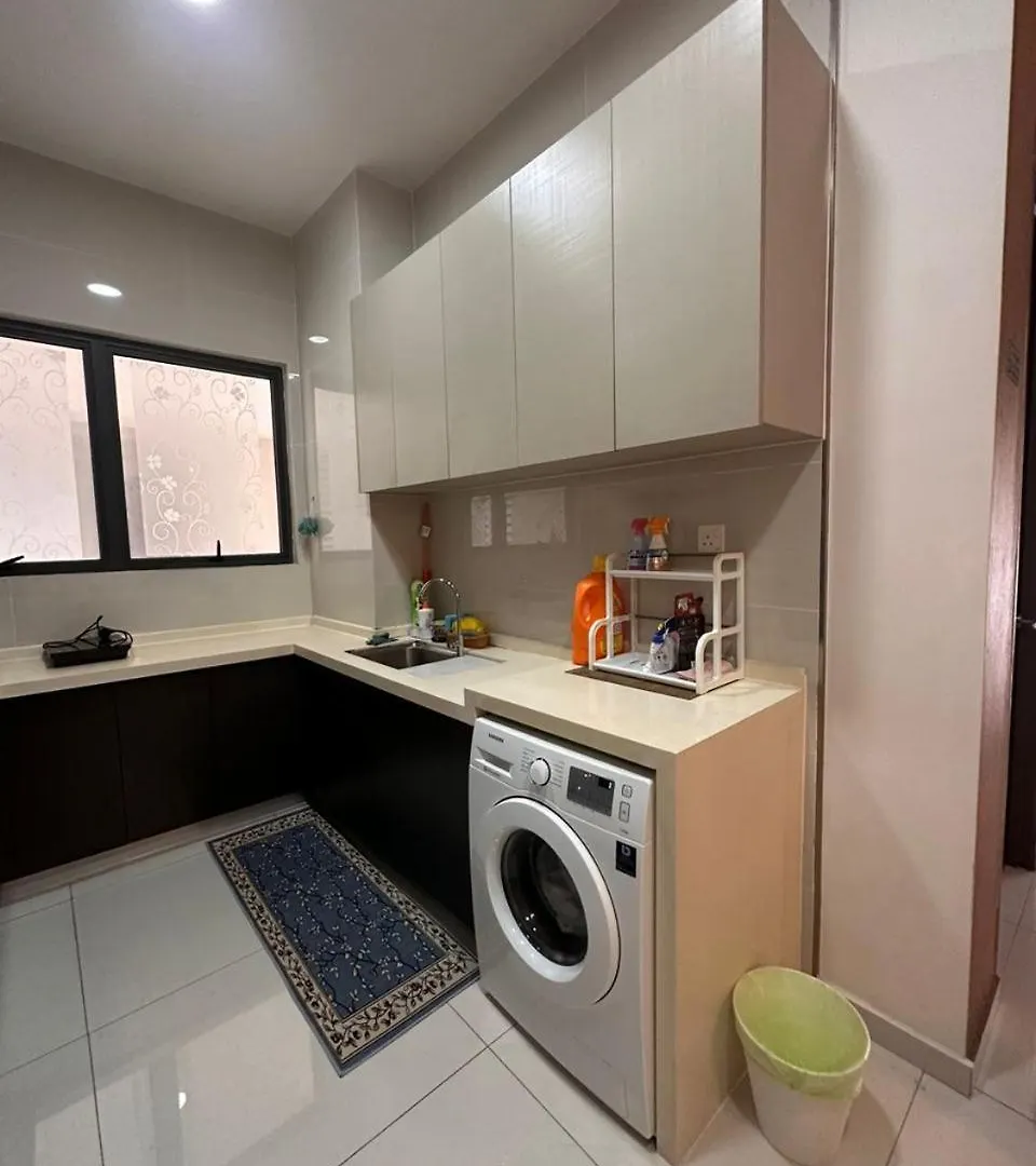 Homestay Ayuzizan Countrygarden Dangabay Jb Johor Bahru 0*,